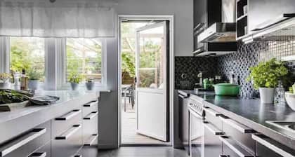 Bright house near beach & center + free parking