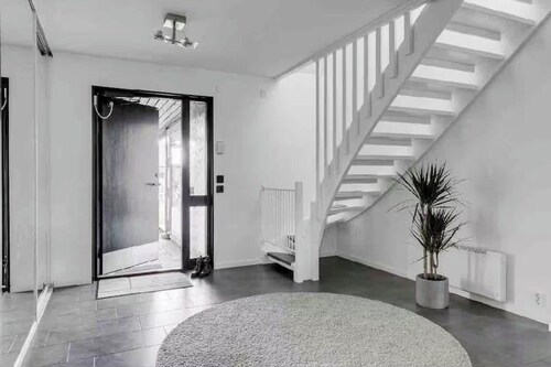 Bright house near beach & center + free parking