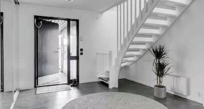 Bright house near beach & center + free parking