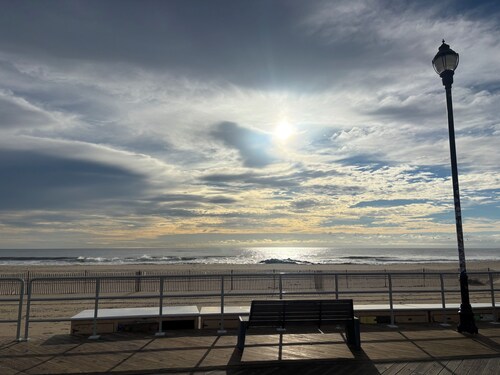 1BR Asbury Park Adult Getaway! Balcony with AC.  3 blocks to beach and boardwalk