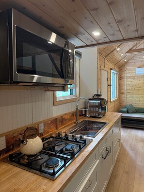 Private kitchen - Tiny House #2 (Oakland)