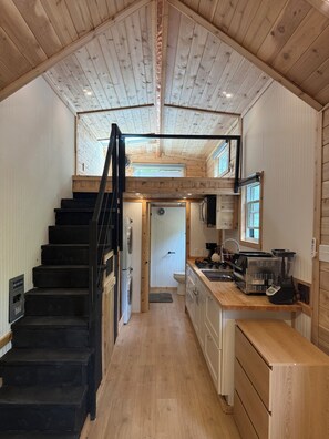Private kitchen - Tiny House #2 (Oakland)