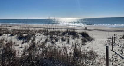 Newly Renovated 3-bedroom home in Emerald Isle w/ Rec Rm and Easy Beach Access