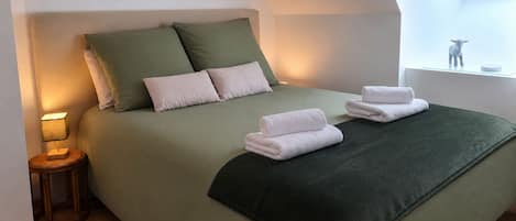 WiFi, bed sheets