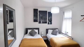 3 bedrooms, iron/ironing board, WiFi, bed sheets