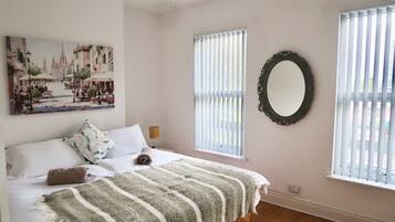 3 bedrooms, iron/ironing board, WiFi, bed sheets