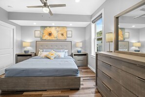 Desk, iron/ironing board, free WiFi, bed sheets - Hot tub, BBQ, Fire pit, Garage, Near Downtown (Pittsburgh)