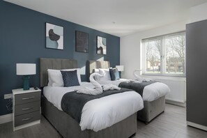 4 bedrooms, iron/ironing board, WiFi, bed sheets