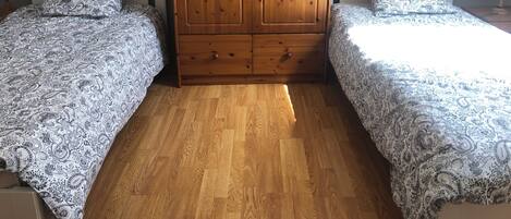 2 bedrooms, desk, iron/ironing board, free WiFi