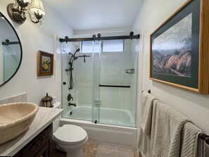 Shower, hair dryer, towels - Casa Blue Oceanview -  A True Coastal California Beach Retreat (San Clemente)