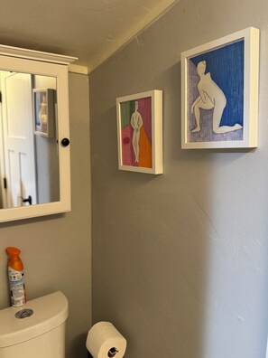 Bathroom - Sparkling large apt w/S.F. Bay Views on most exclusive street, No.Berkeley Hills (Berkeley)