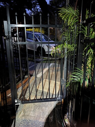 

Sparkling 3 room apt, S.F. Bay Views on most exclusive str. in Berkeley Hills