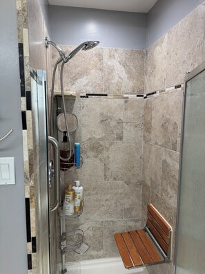 Shower, hair dryer, bidet, towels - Sparkling large apt w/S.F. Bay Views on most exclusive street, No.Berkeley Hills (Berkeley)