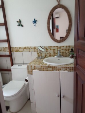 Bruser, bidet, håndklæder, Sæbe