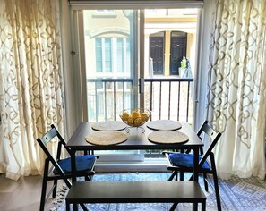 Dining - Stylish 1BD apartment-Walk 2 BMOField&RBC AMPHITHEATER (BUDWeiser stage)-Toronto (Toronto)