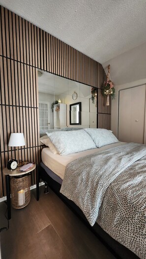 Room - Stylish 1BD apartment-Walk 2 BMOField&RBC AMPHITHEATER (BUDWeiser stage)-Toronto (Toronto)