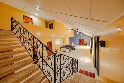 Monrovia Executive Home  - Fast Internet