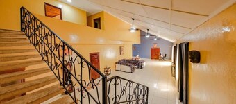 Monrovia Executive Home  - Fast Internet