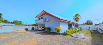 Monrovia Executive Home  - Fast Internet