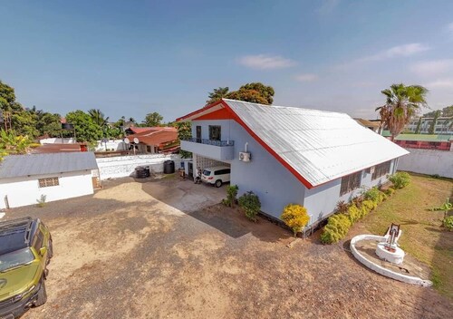 Monrovia Executive Home  - Fast Internet