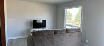 2-bedroom Duplex in peaceful Cut Bank, Pet-friendly Utilities and Wi-Fi included