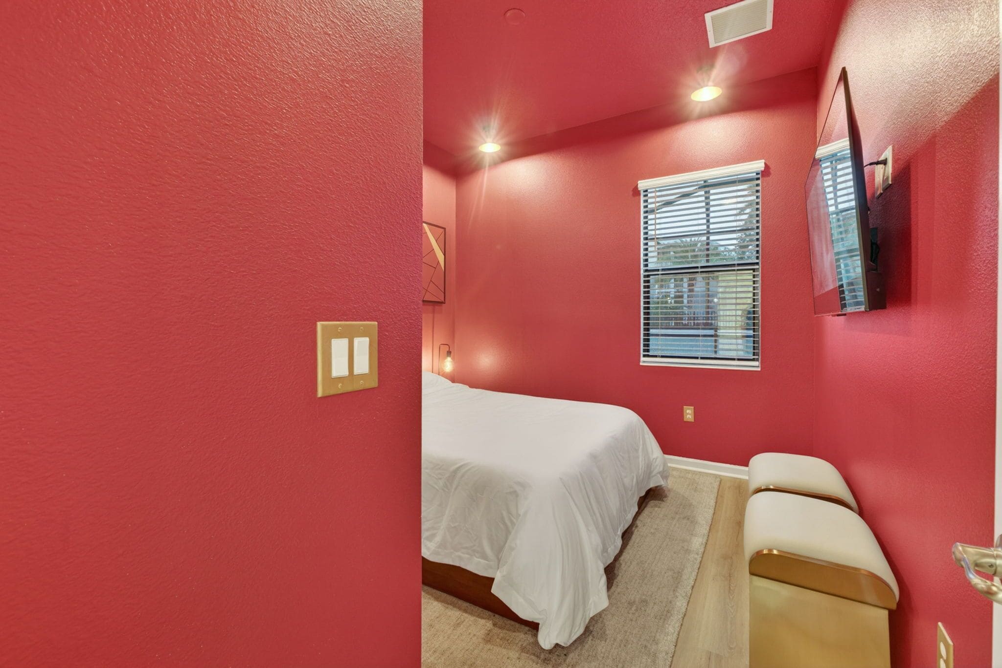 5 bedrooms, desk, iron/ironing board, free WiFi