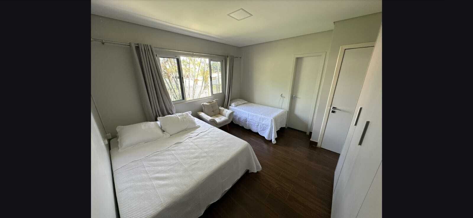 4 chambres, fer et planche à repasser, accès Internet, draps fournis