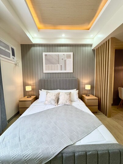 Cozy Modern 1-bedroom condo with AC in General Trias