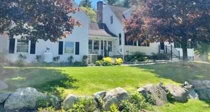 World Cup, 5 mins. from Stadium. 2 bedroom & 1 bathroom in Charming farmhouse!