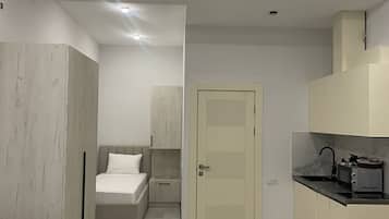 Comfort Studio | Premium bedding, blackout drapes, iron/ironing board, free WiFi