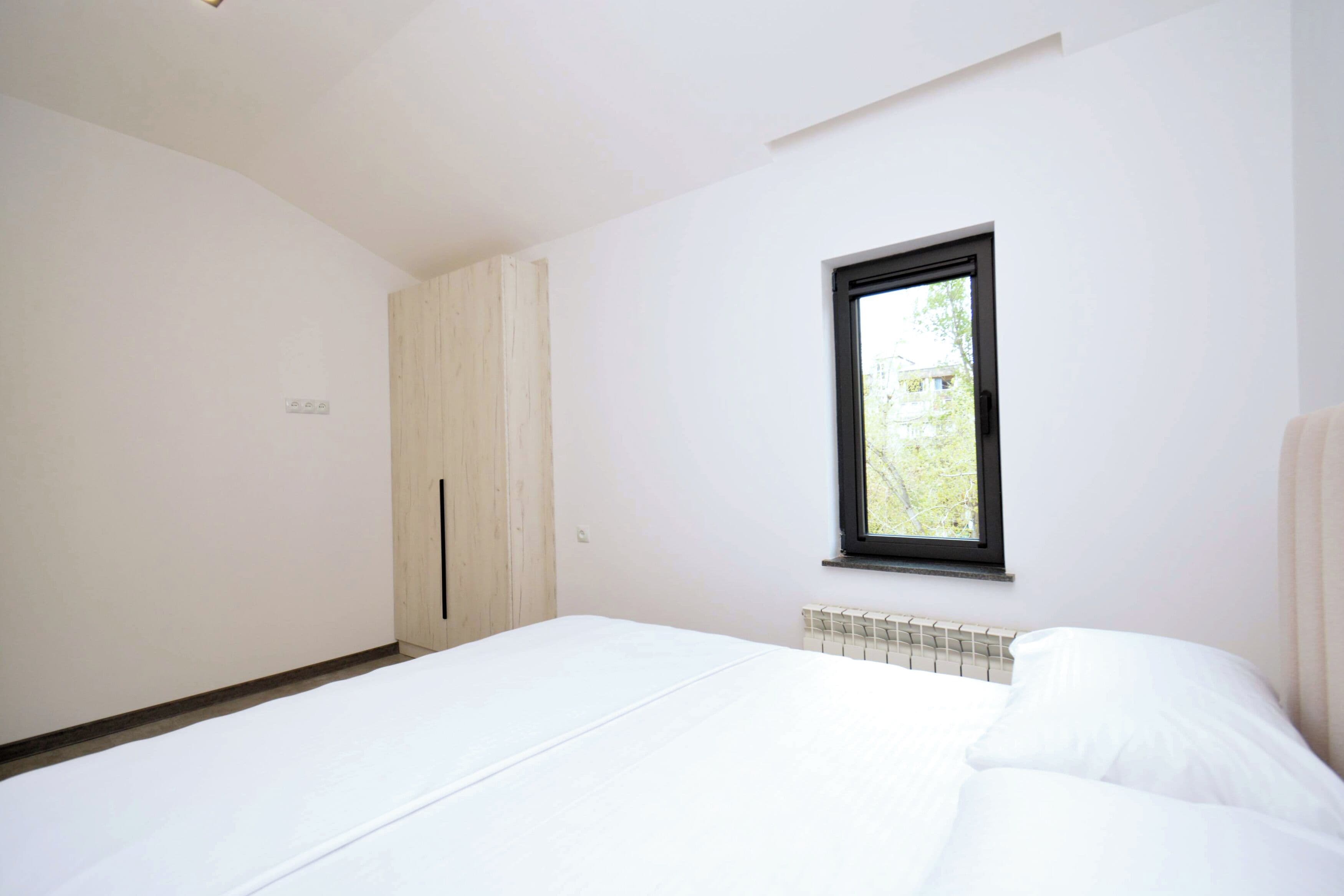 Ropa de cama de alta calidad y cortinas opacas