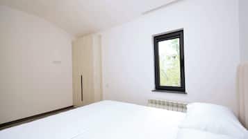 Ropa de cama de alta calidad y cortinas opacas