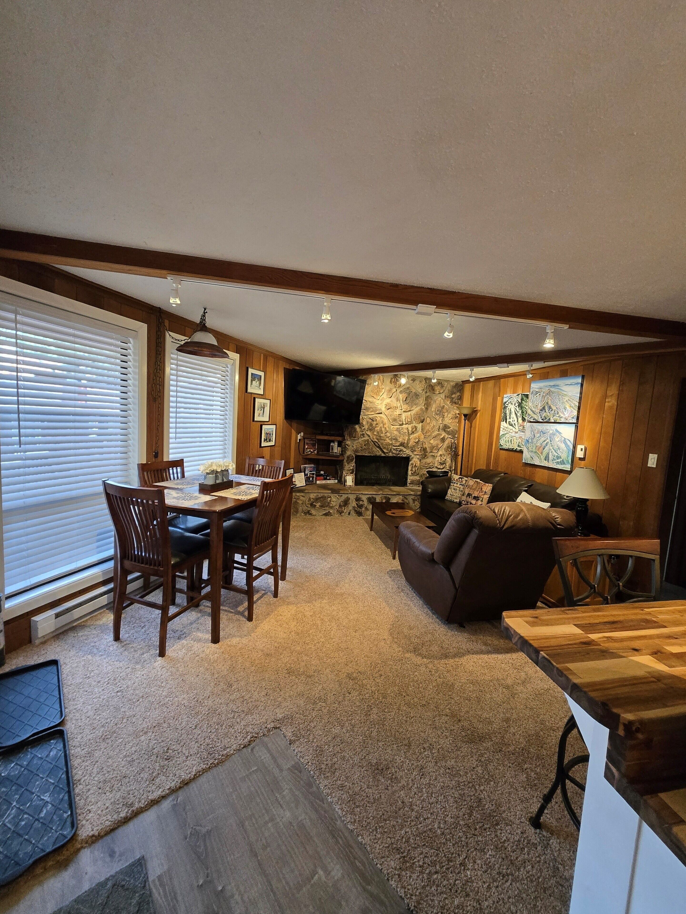 Smart TV, fireplace, DVD player