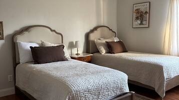 2 bedrooms, desk, free WiFi, bed sheets