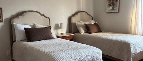 2 chambres, bureau, accĂšs au Wi-Fi (inclus), literie fournie