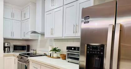 Cozy 2-bedroom, 3 Double queen bed, 2.5 Bath house in San Pedro Sula with AC
