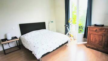 2 chambres, fer et planche à repasser, Wi-Fi, draps fournis