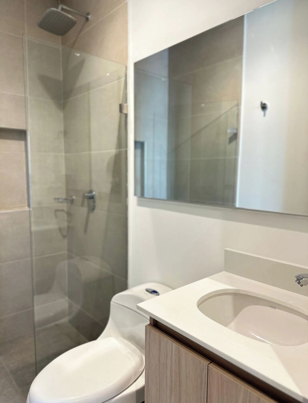 Familie appartement, uitzicht op stad | Badkamer | Handdoeken, zeep, toiletpapier