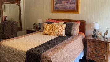 Classic Room, 1 King Bed, Garden View | Free WiFi