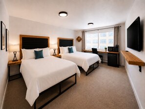 Desk, laptop workspace, blackout curtains, iron/ironing board - Highliner Suites Hotel (Anchorage)