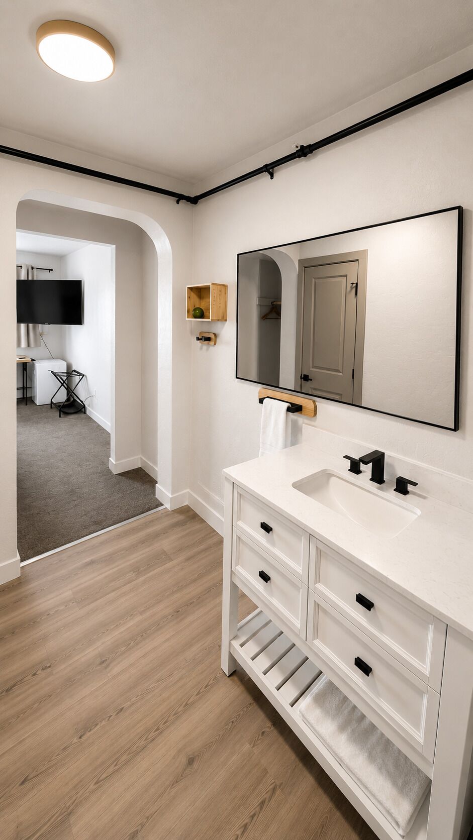 Habitación económica, 1 cama de matrimonio, no fumadores | Baño | Ducha y bañera combinadas, secador de pelo, toallas y jabón