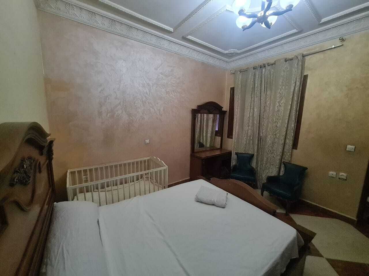 Tabla de planchar con plancha, cuna de viaje y wifi gratis 