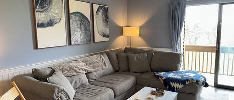 Smart TV, music library