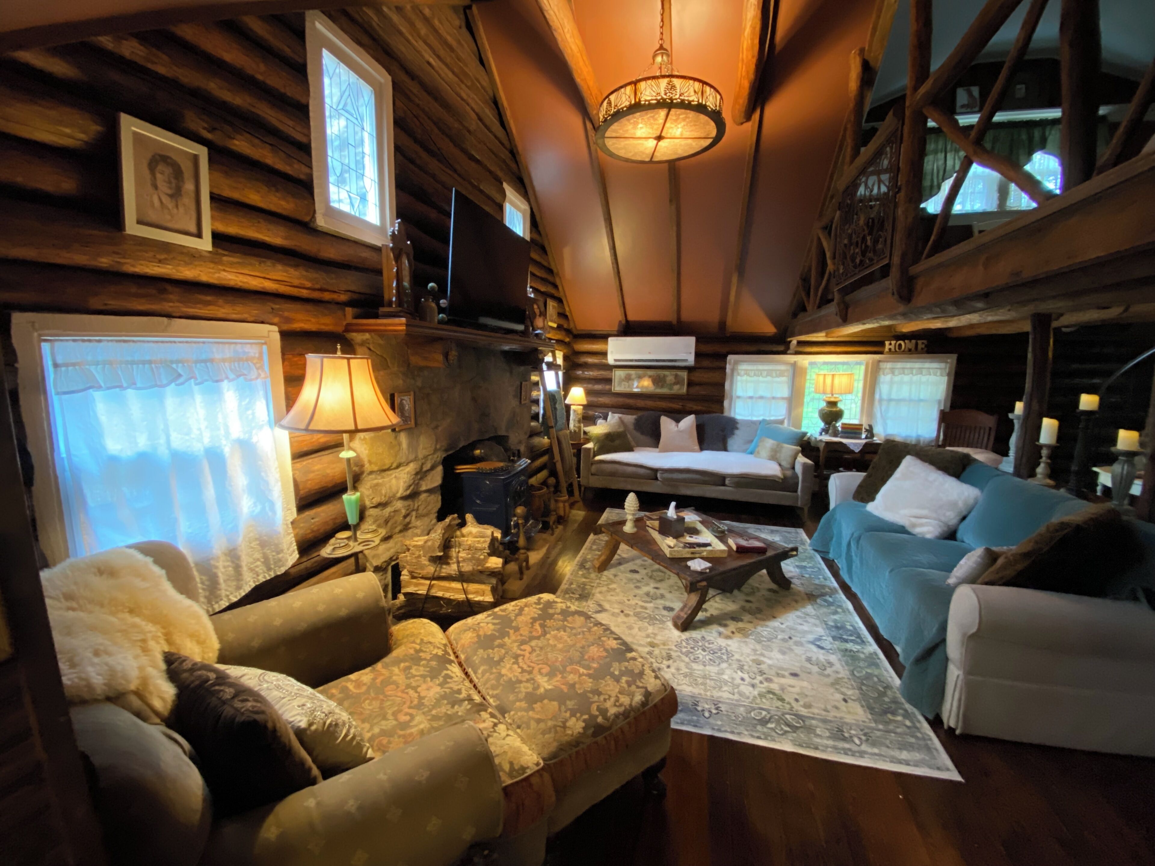 Bilbos Burrow~cozy Hobbit Hole In The Pocono Mountains - Jim Thorpe, PA