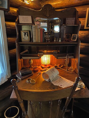 Bilbo’s Burrow~Cozy Hobbit Hole in the Pocono Mountains
