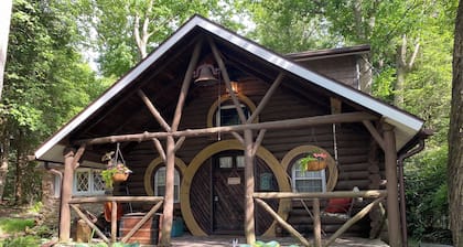 Bilbo’s Burrow~Cozy Hobbit Hole in the Pocono Mountains