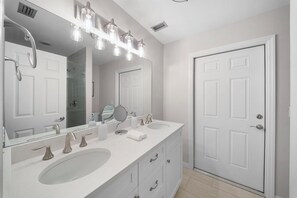 Shower, hair dryer, towels, soap - 2BR King Suites • Sleeps 6 • Fast Wifi & BBQ • Walk to the Beach (Bonita Springs)