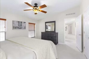 WiFi - Spacious Family Home w/ Pool + Grill near DT Kyle (Kyle)