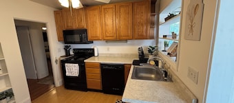 Little House on Maple Street - Cozy Retreat waking distance to Downtown Old Fort
