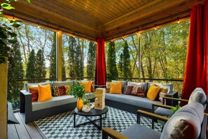 Smart TV, chimenea, videoteca y oficina 